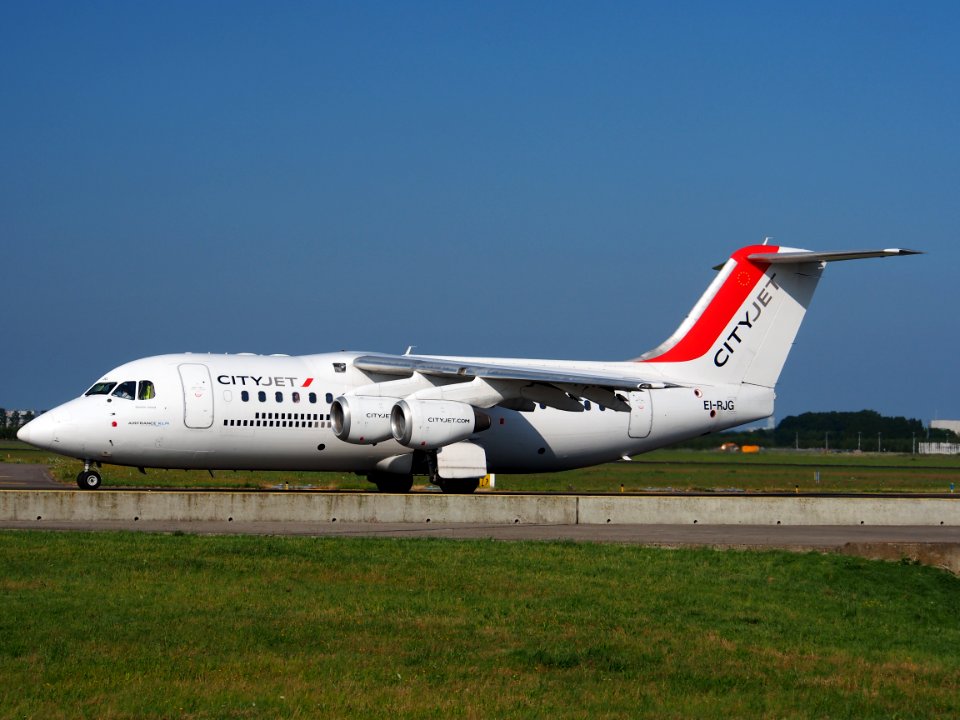 EI-RJG Cityjet British Aerospace Avro RJ85 - cn E2344 taxiing 18july2013 pic-003