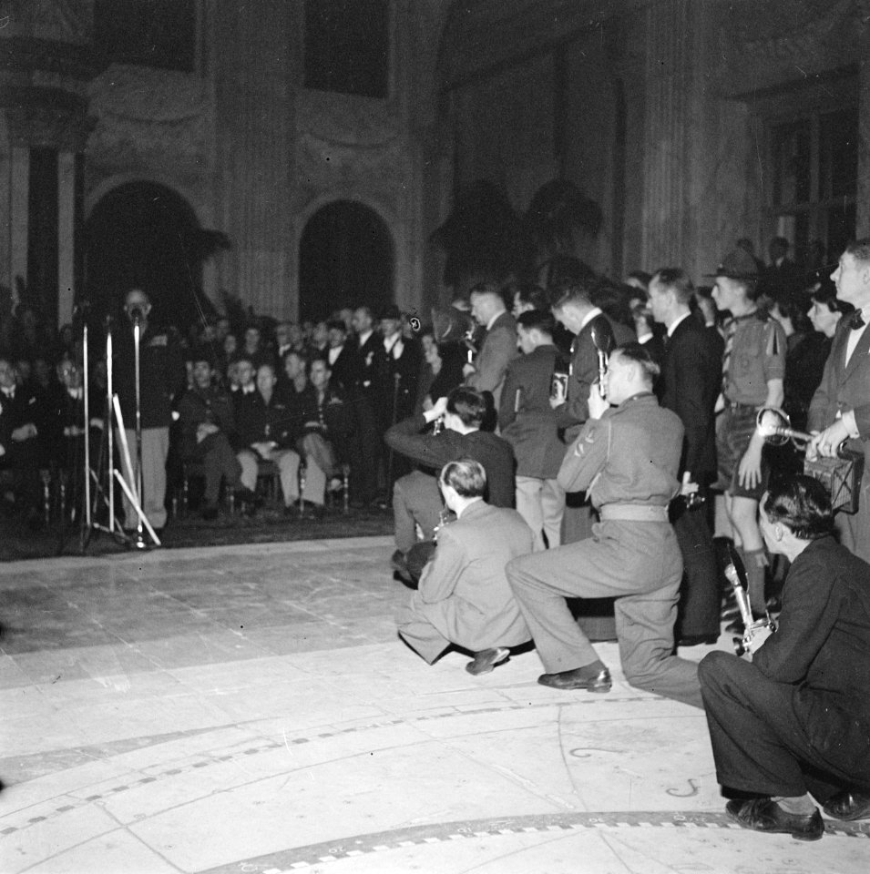 Eisenhower in Amsterdam. Burgerzaal van het Paleis op de Dam. Dankwoord van gene, Bestanddeelnr 900-8896