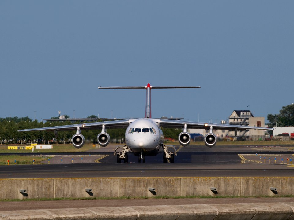 EI-RJF Cityjet British Aerospace Avro RJ85 - cn E2337 taxiing 18july2013 pic-001