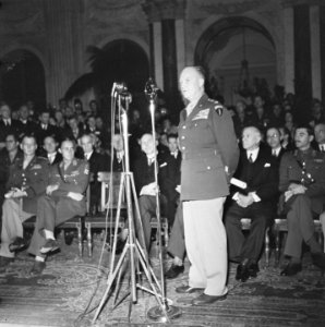 Eisenhower in Amsterdam. Burgerzaal van het Paleis op de Dam. Dankwoord van gene, Bestanddeelnr 900-8895