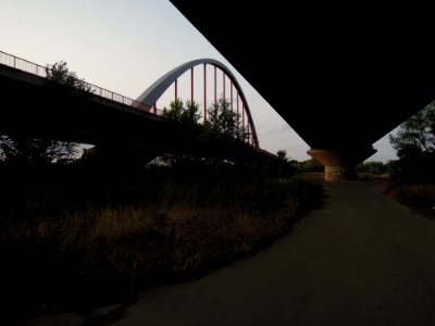 Elbebrücken südlich Wittenberg -Dreiviertelsicht der Straßenbrücke links im Bild von Südost- Ende August 2018