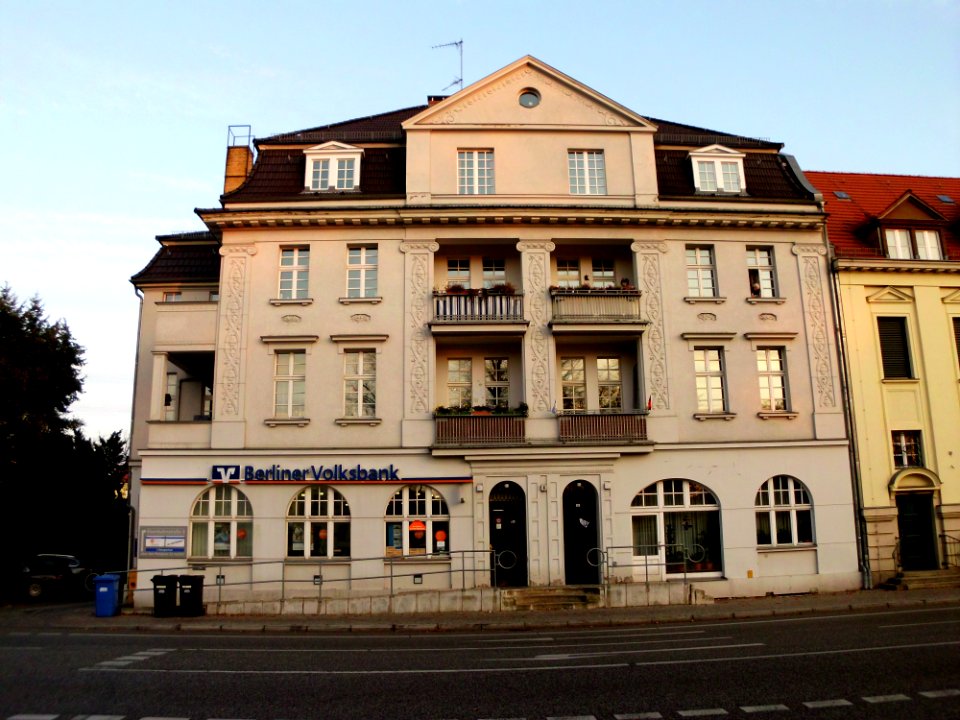 Eisenbahnstraße 6