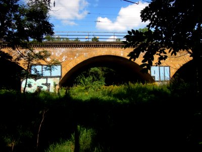 Eisenbahnviadukt Wiederitzsch in der Rietzschkeniederung im August 2017e