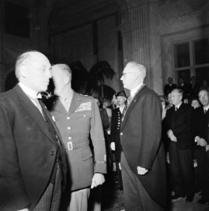 Eisenhower in Amsterdam. Burgerzaal van het Paleis op de Dam. Generaal Eisenhowe, Bestanddeelnr 900-8897