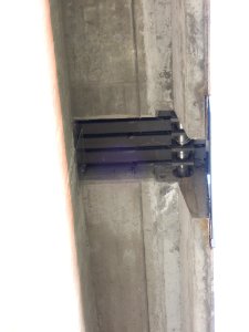 Elbebrücken südlich Wittenberg -Untersicht Straßenbrücke mit Dehnungsfuge samt Führung am Südterminal- Ende August 2018