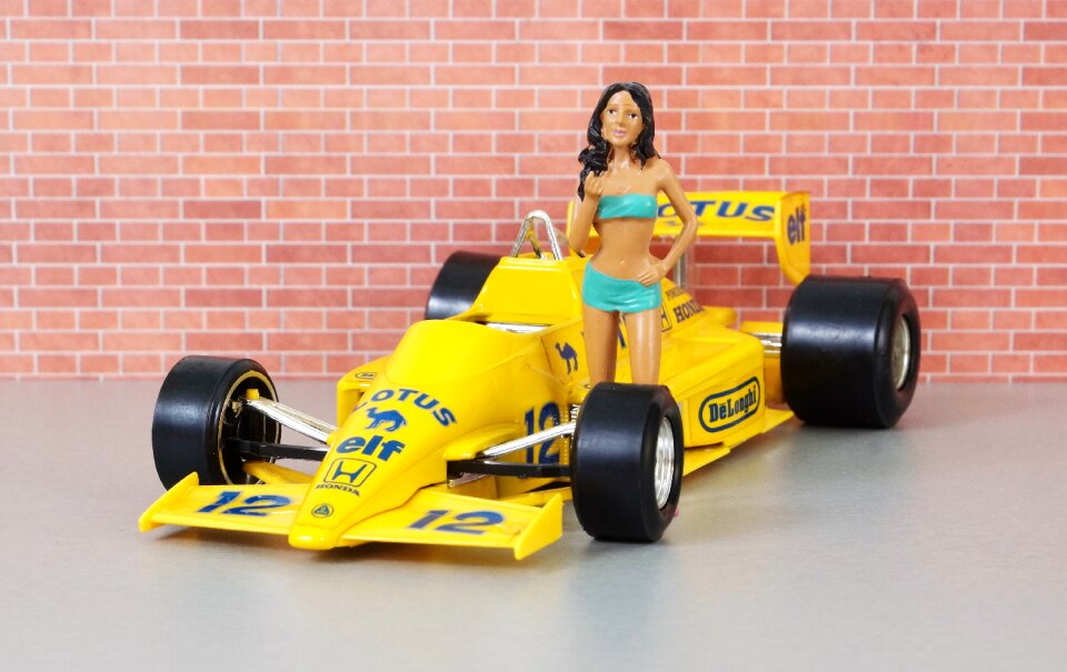 Pit babes toys model car