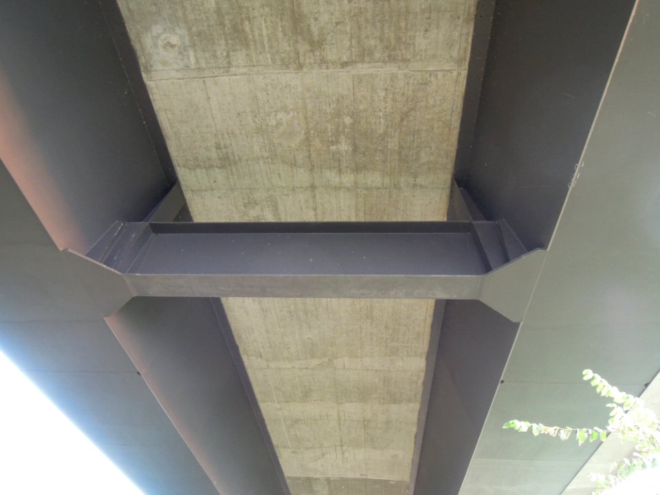 Elbebrücken südlich Wittenberg -Untersicht mit Hohlkästen der Straßenbrücke am südlichen Brückenkopf- Ende August 2018b