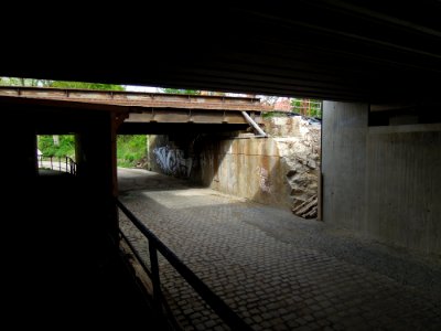Eisenbahnüberführung Neue Harth in Gaschwitz -Altes-Widerlager- Ende April 2018a