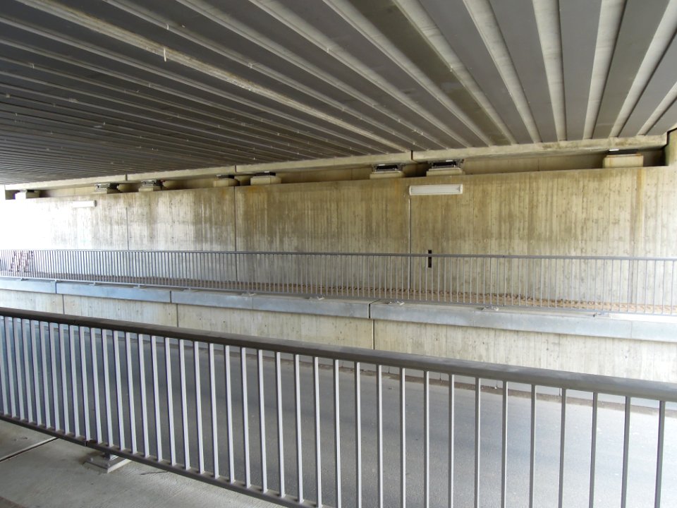 Eisenbahnbrücke der Bahnstrecke Leipzig-Hof in der Zwenkauer Straße in Böhlen OT Großdeuben -4-Verbundkörper-in-paralleler-Anordnung- im März 2018