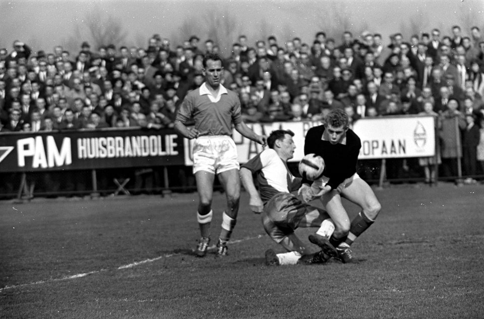 Elinkwijk tegen Volendam 1-0, aanval Elinkwijk v.l.n.r. Karregat (Volendam), De , Bestanddeelnr 917-5824