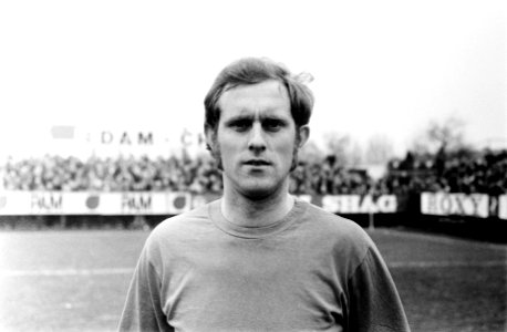 Elinkwijk tegen Volendam 0-2.1. Nummer 1 Kras (Volendam), nummer 2 Groenendijk (, Bestanddeelnr 923-3491