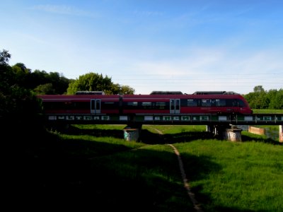 Eisenbahnüberführung über die Neue Luppe im Verlauf des Heuwegs in Leipzig -Westliche Öffnungen mit Last- im Mai 2019