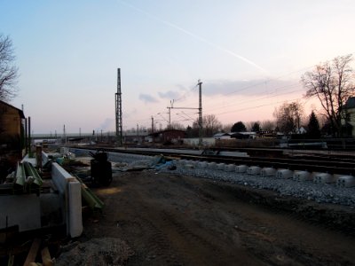Eisenbahnüberführung Neue Harth - Draufsicht auf die neue Walzträger-in-Beton-Brücke im März 2018b