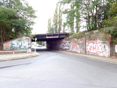Eisenbahnbruecke-Haemmerlingstr-Blick-nach-Sueden