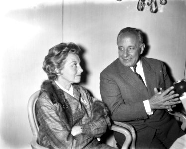 Elisabeht Bergner en O E Hasse (persconferentie), Bestanddeelnr 911-3488