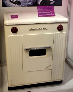 Electric clothes dryer, Hamilton Manufacturing Company, Two Rivers, Wisconsin, c. 1940 - Wisconsin Historical Museum - DSC02837