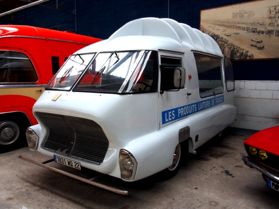 Electric bus Les produits latiers de France