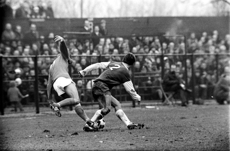 Elinkwijk tegen Volendam 0-2.1. Nummer 7 Links Van Kooten in aktie, Bestanddeelnr 923-3488