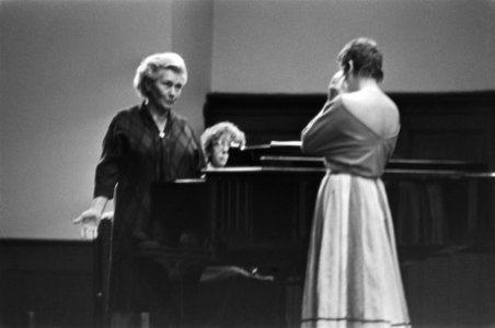 Elisabeth Schwarzkopf geeft deze week een openbare meestercursus in de Sonesta K, Bestanddeelnr 933-1679