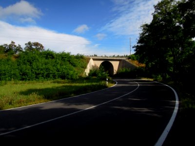 Eisenbahnbrücke über die L 126 in Lutherstadt Wittenberg OT Wiesigk im September 2017