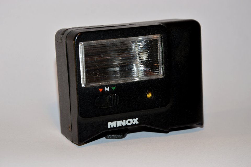 Electronic flash Minox FC 35. front. Spielvogel