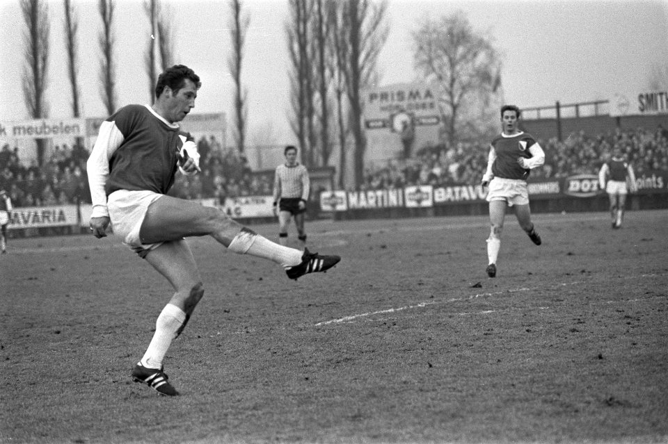 Elinkwijk tegen Vitesse 5-1. Tonny van der Linden in aktie, Bestanddeelnr 923-1705