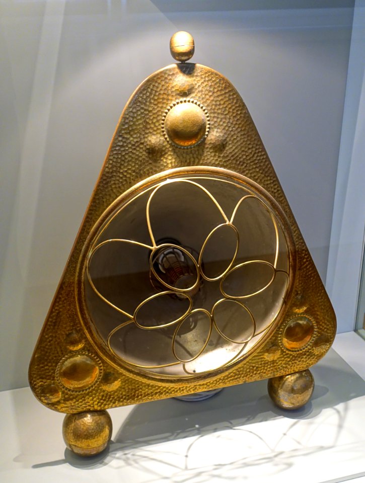 Electric heater, designed by Peter Behrens, AEG, Berlin, c. 1920, copper - Museum Künstlerkolonie Darmstadt - Mathildenhöhe - Darmstadt, Germany - DSC06383
