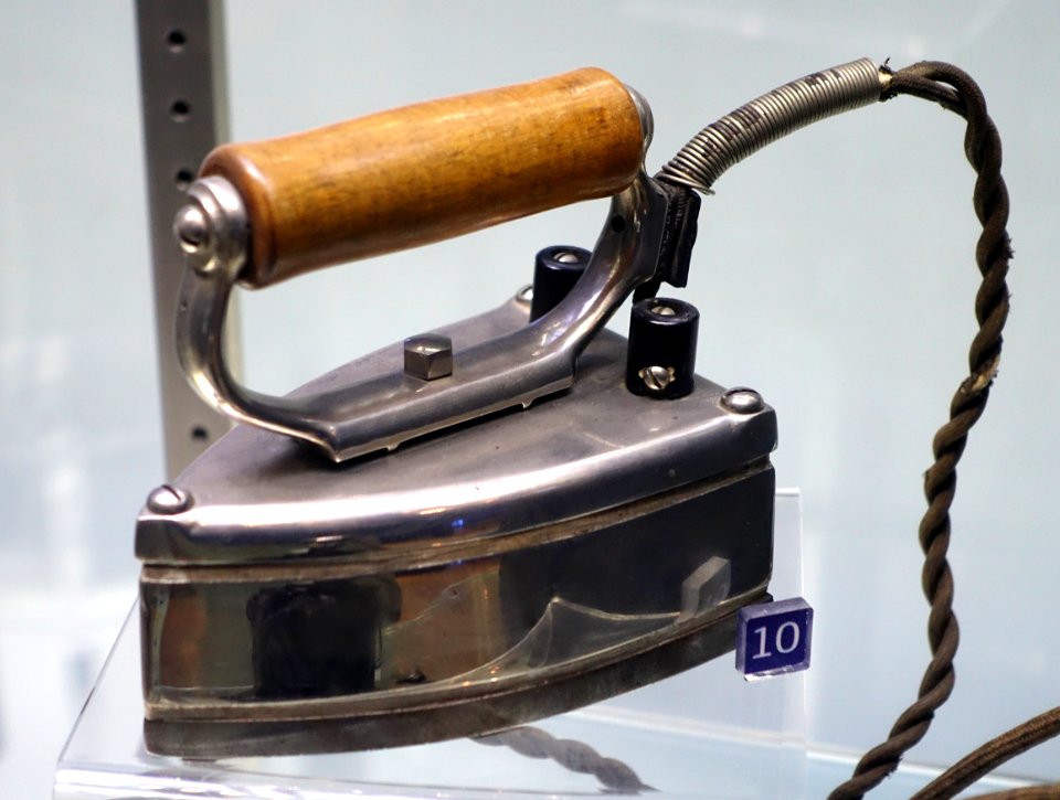 Electric Iron, c. 1901 - Museum of Science and Industry (Chicago) - DSC06464