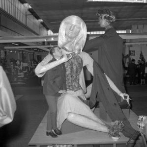 Elisabeth Mooy opent textielbeurs in RAI te Amsterdam, Bestanddeelnr 914-7309