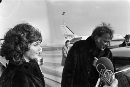 Elizabeth Taylor en Richard Burton op het platform, Bestanddeelnr 924-3582 photo