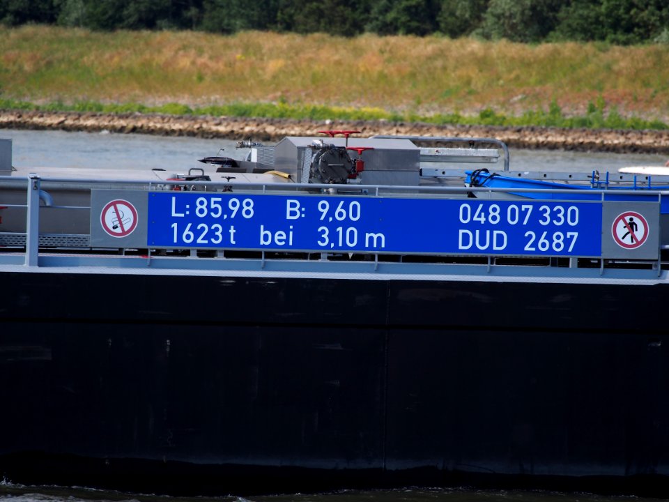 Elitank 40 - ENI 04807330 op de Beneden Merwede, Dordrecht, pic2