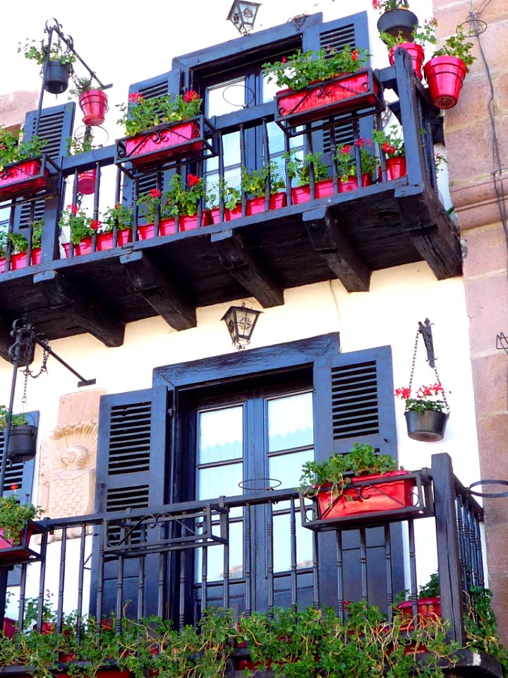 Elizondo (Baztan) - Ventanas y balcones 09