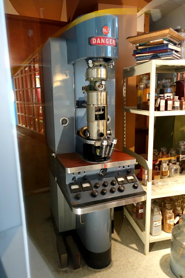Electron microscope, RCA - Museum of Science and Industry (Chicago) - DSC06730