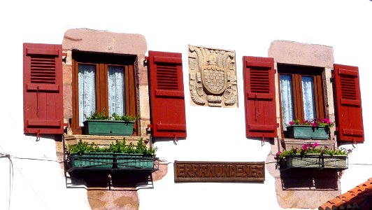 Elizondo (Baztan) - Ventanas y balcones 16