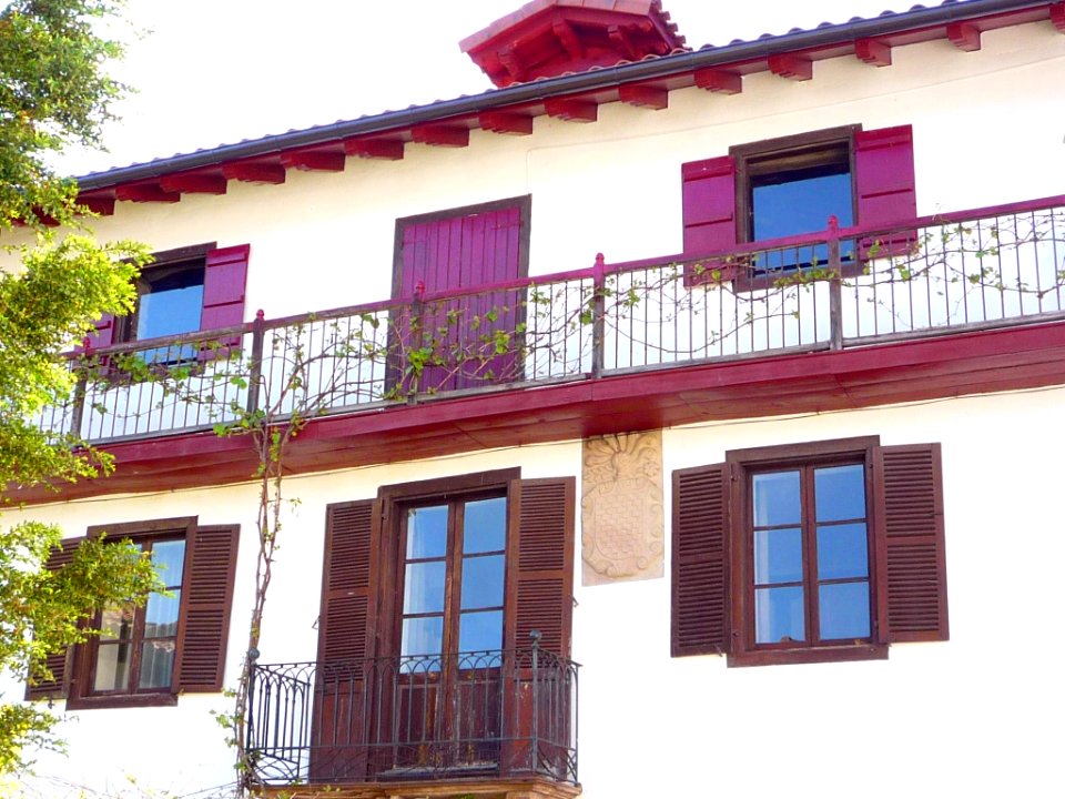 Elizondo (Baztan) - Ventanas y balcones 12