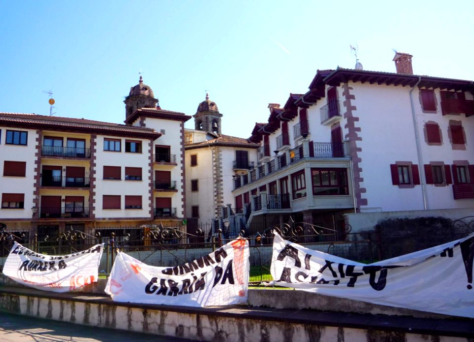 Elizondo (Baztan) - Plaza de los Fueros 5