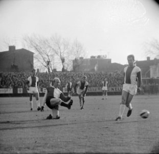 Elinkwijk tegen Feyenoord, 1-3, Piet Kruiver in aktie, Bestanddeelnr 918-6084
