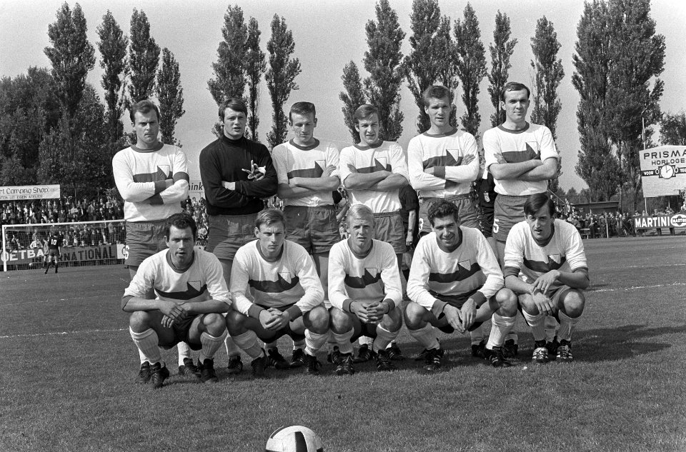 Elinkwijk tegen Haarlem 2-2. Elftal Elinkwijk Westra, van der Pol , Kool, Huiss, Bestanddeelnr 920-6871