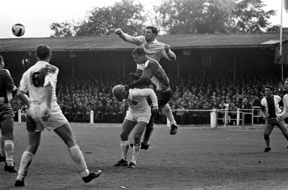 Elinkwijk tegen Telstar 3-3, aanval Elinkwijk, v.o.n.b. Kort, Voorn en doelman S, Bestanddeelnr 918-1438