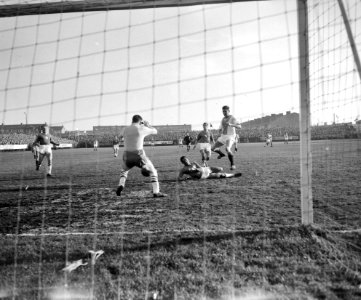 Elinkwijk tegen Ajax 2-4, vlnr Kraak, H Mijnals , Westphal en Cees Groot, Bestanddeelnr 910-8640