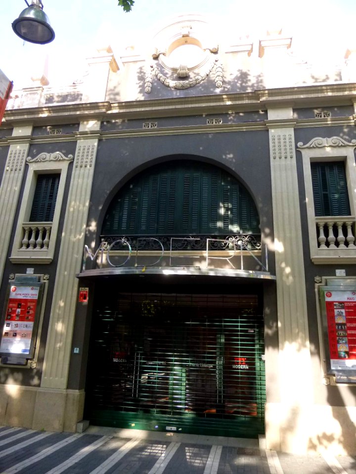El Prat de Llobregat - Plaça de la Vila, Teatre Modern 1