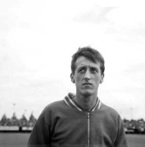 Elinkwijk tegen Ajax 0-7, Loekie Cohen (Elinkwijk), kop, Bestanddeelnr 919-4499
