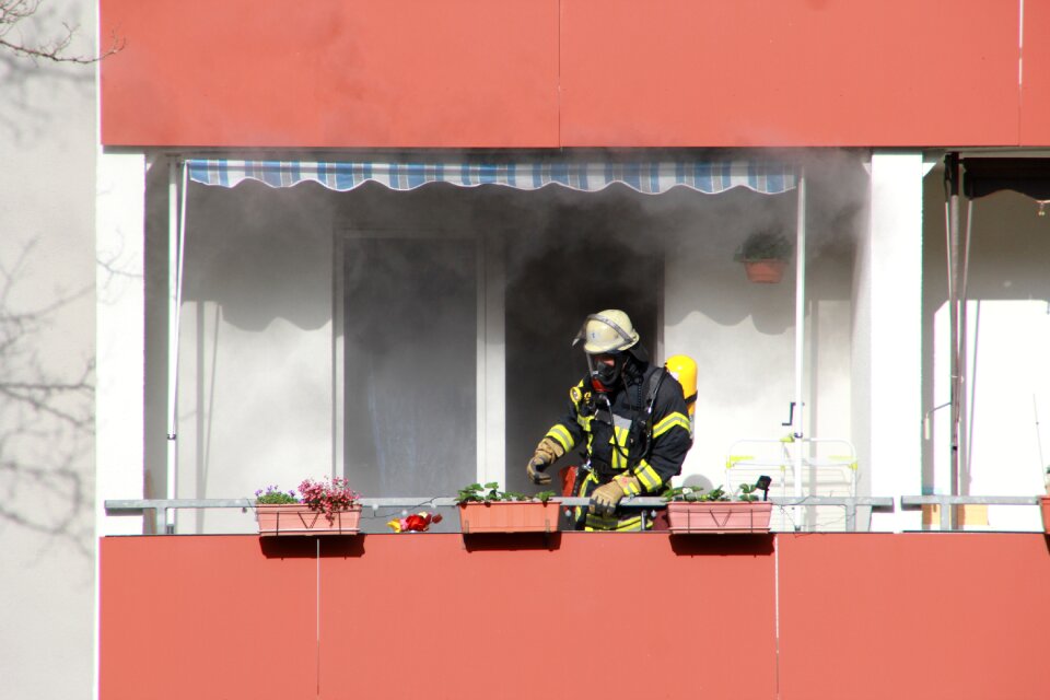 Apartment delete fire fighter