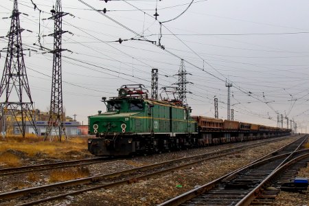 EL21-221 with train (1)