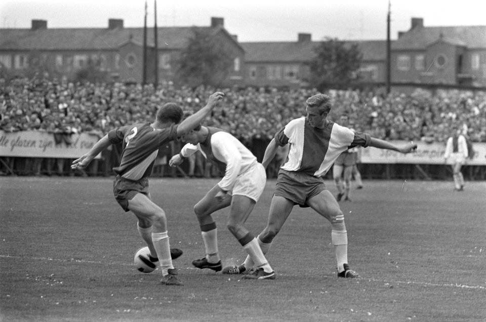 Elinkwijk tegen Ajax 3-3, spelmomenten, nummer 12 en 13 Klaas Nuninga, Bestanddeelnr 919-1811