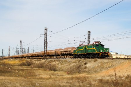EL21-257 with train (1)