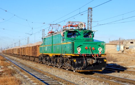 EL21-223 with train (1)