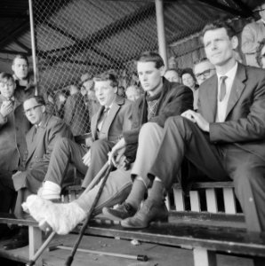 Elinkwijk tegen Blauw-Wit 2-0, op de tribune v.l.n.r. Karel Sulze , Bertus van S, Bestanddeelnr 917-6404