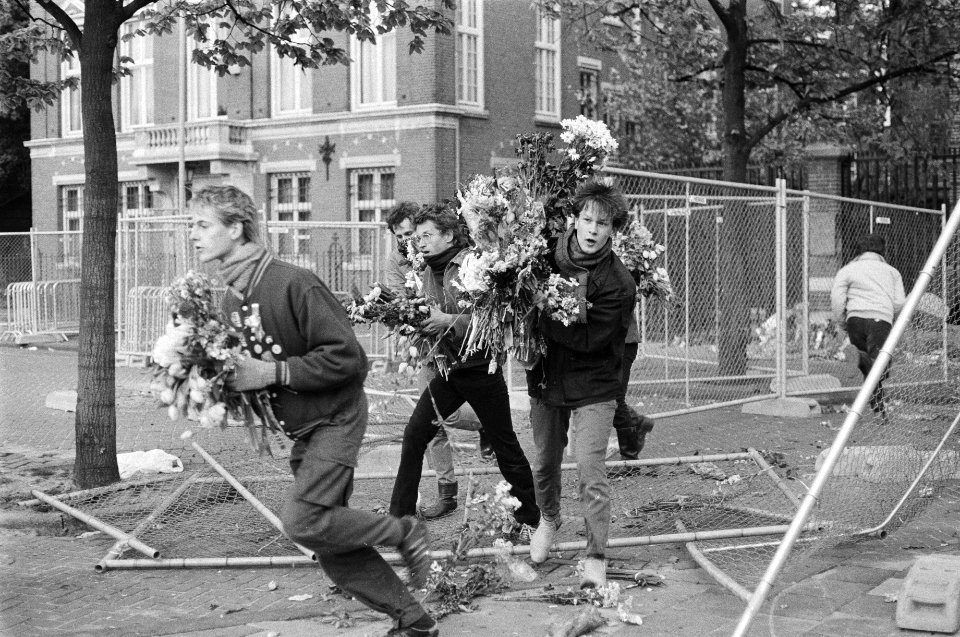 El Salvador kruisen voor VS-consulaat in Amsterdam verwijderd door gemeente dem, Bestanddeelnr 932-1530