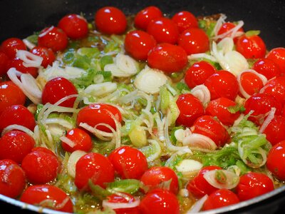 Spring onions substantial red photo